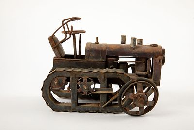 דגם של טרקטור ממתכת