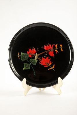 צלחת לאקר מצויירת ביד. קוטר 27 ס"מ