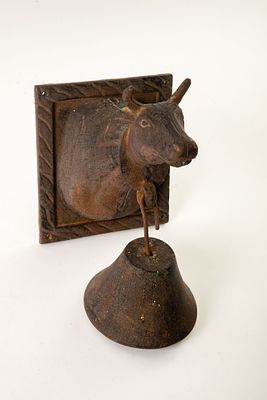 פעמון פרה, יציקת ברזל כבדה. גובה 25 ס"מ