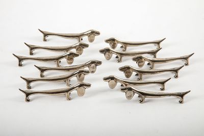 מעמדים לסכו"ם, מעוצבים ככלבים