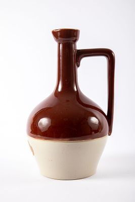 קנקן יין מקרמיקה - 50 סנטיליטר. של חברת המשקאות הצרפתית P. Bardinet