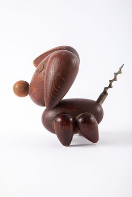 חולץ פקקים כלב מעץ