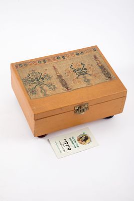 קופסת עץ מעוטרת