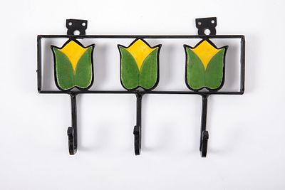 מתלה טוליפים, ברזל וקרמיקה