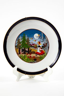 Hutschenreuther גרמניה - צלחת כפה אדומה. על פי איור של Barbara F&uuml;rstenh&ouml;fer 
קוטר 25 ס"מ