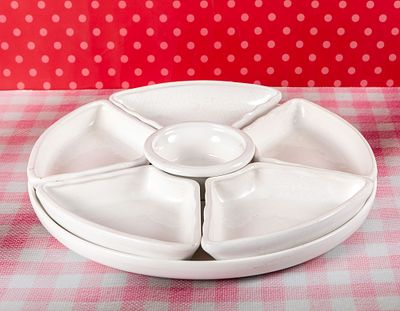 כפר מנחם - קברט קרמיקה לבן. קוטר 34 ס"מ