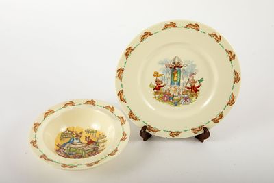 Royal Doulton אנגליה - שני כלי אוכל לילדים מסדרת Bunnykins, . קוטר 16 ו 20 ס"מ