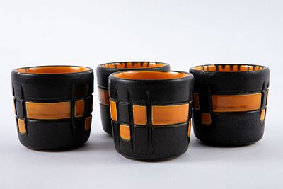 קרמוס - 4 כוסות קרמיקה ישראלית. כוסות קפה, שנות ה 60 
8x7 ס"מ