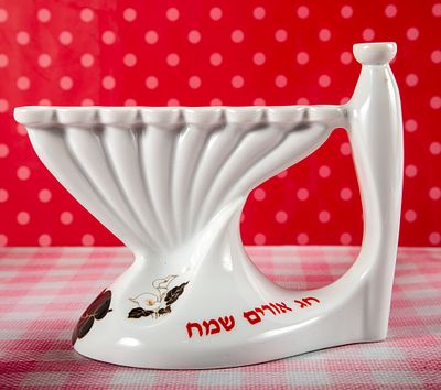 נעמן - חנוכיה לבנה. גובה 15