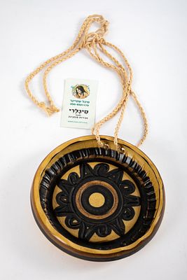 קערת קרמיקה בעבודת יד לתליה. קוטר 18 ס"מ