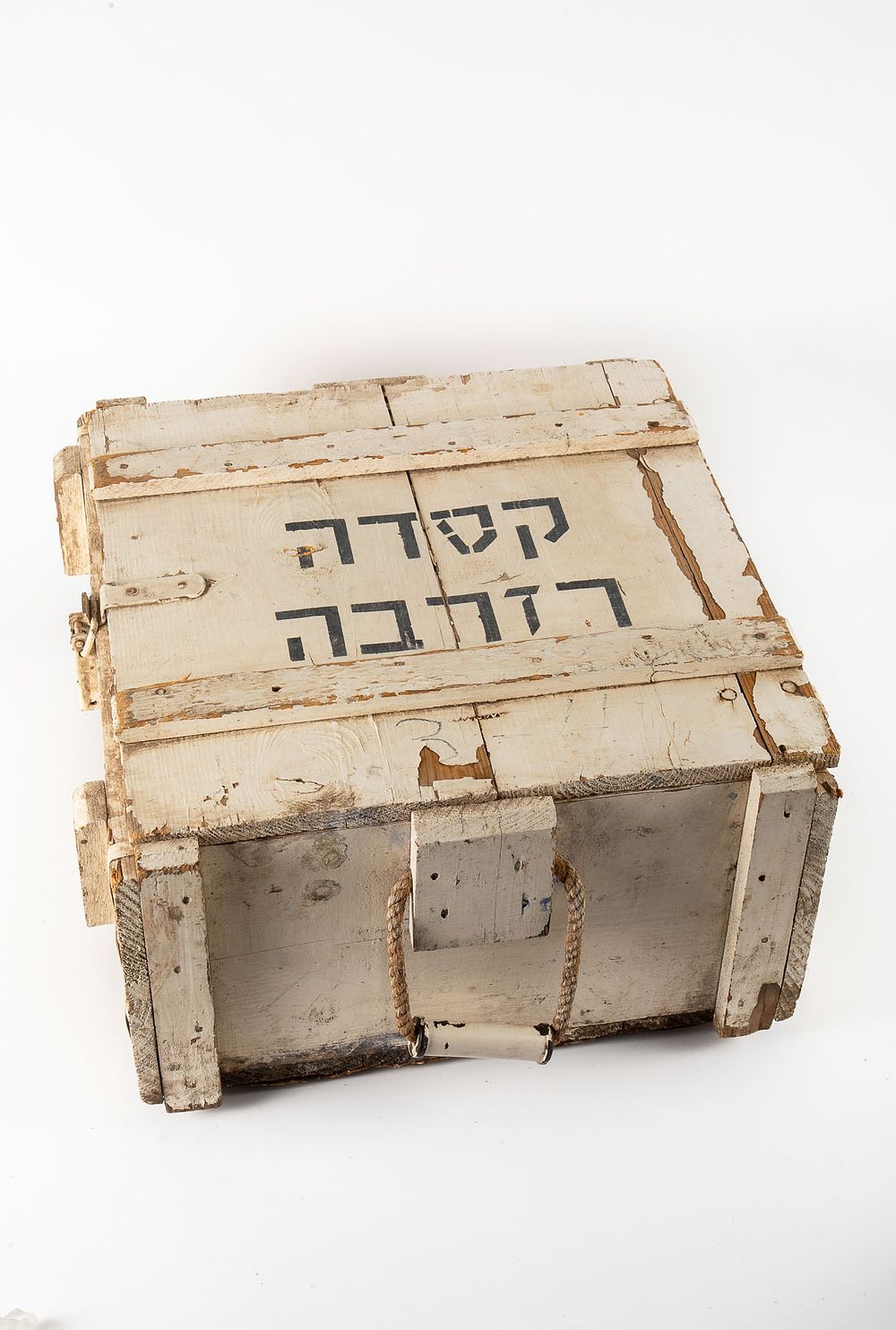 ארגז עץ של קסדה רזרבה. 52x48x30 ס"מ
