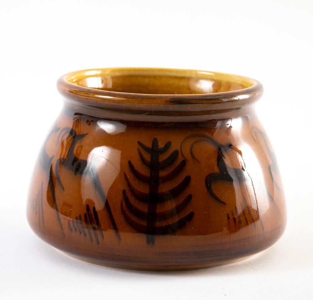 לפיד - אגרטל קרמיקה דגם איילות. מידות 13x9 ס"מ
קרמיקה ישראלית