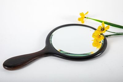 מראת יד עם פאזה, במסגרת מהגוני, . אורך 26 ס"מ