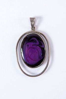 תליון אבן סגולה וכסף 925. אורך 3 ס"מ