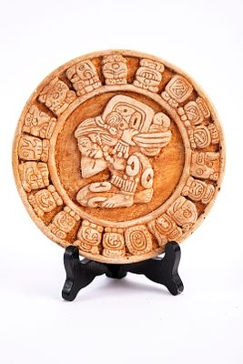 גלגל המזלות של המאיה, פלאק קרמיקה, . קוטר 18 ס"מ