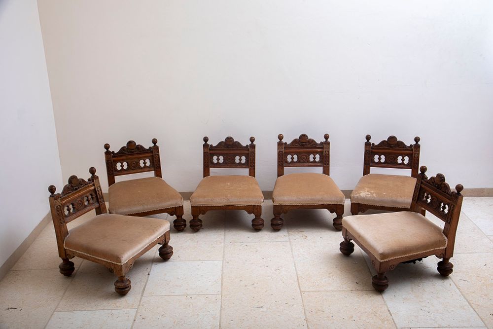 6 כסאות נמוכים עתיקים, . 46x46x52 ס"מ