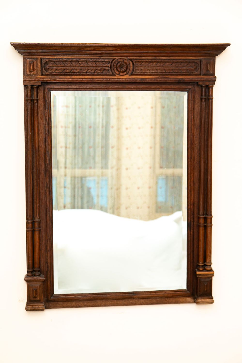 מראת קיר. מידות 88x108 ס"מ