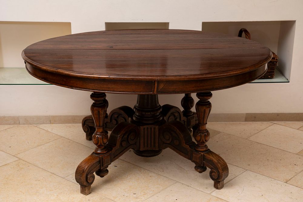 שולחן אוכל צרפתי עתיק, נפתח. מידות במצב סגור 145x120 ס"מ, גובה 73 ס"מ 
6 הרחבות של 40 ס"מ, אורך 