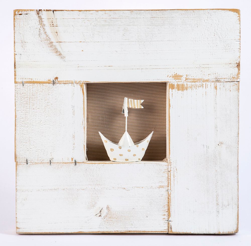 סירת מתכת במסגרת עץ. מידות המסגרת 34x34 ס"מ