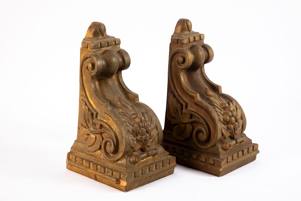 זוג מדפי עץ. 13x15x25 ס"מ