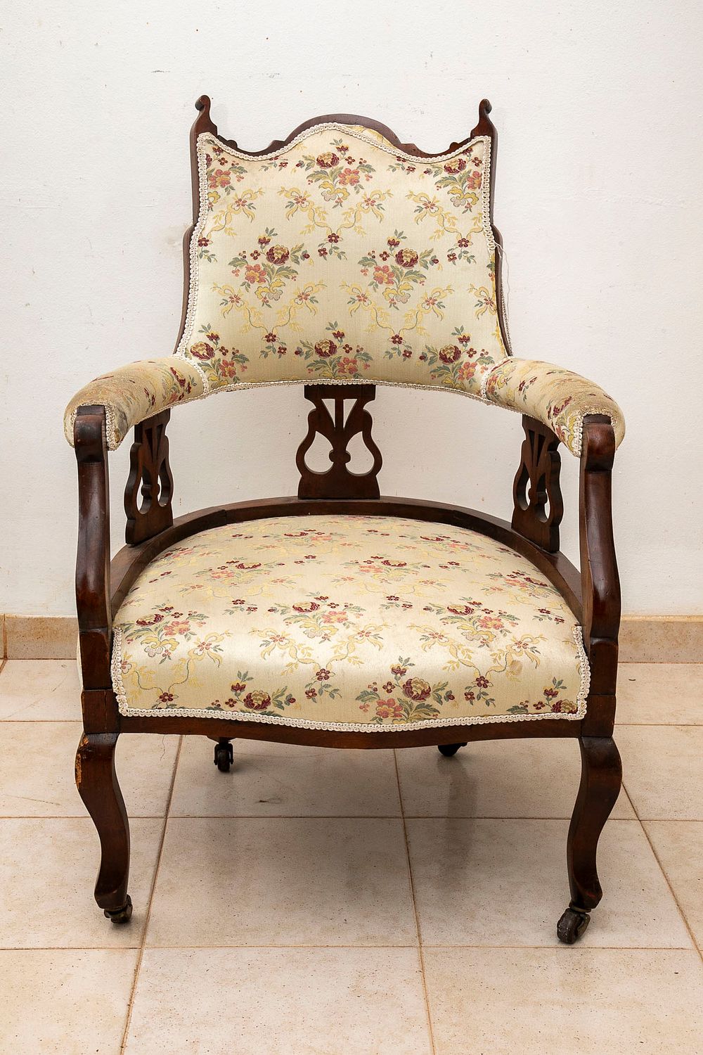 כורסה צרפתית עתיקה, . גובה 88 ס"מ