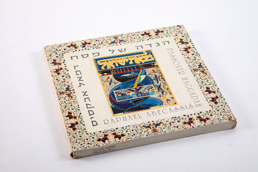 הגדה של פסח, בליווי ציורים של רפאל אבקסיס. כריכה קשה, מ 1993 
מידות 26x26 ס"מ