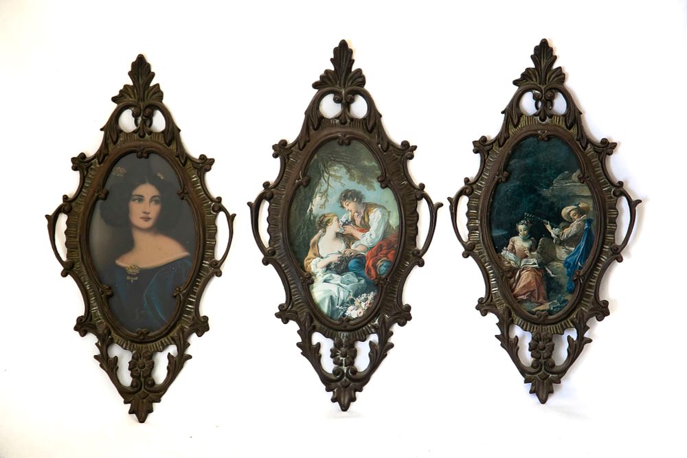 3 תמונות במסגרת מתכת. 30x16 ס"מ