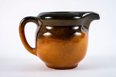 בית היוצר צבי - חלבון חום. גובה 10 ס"מ