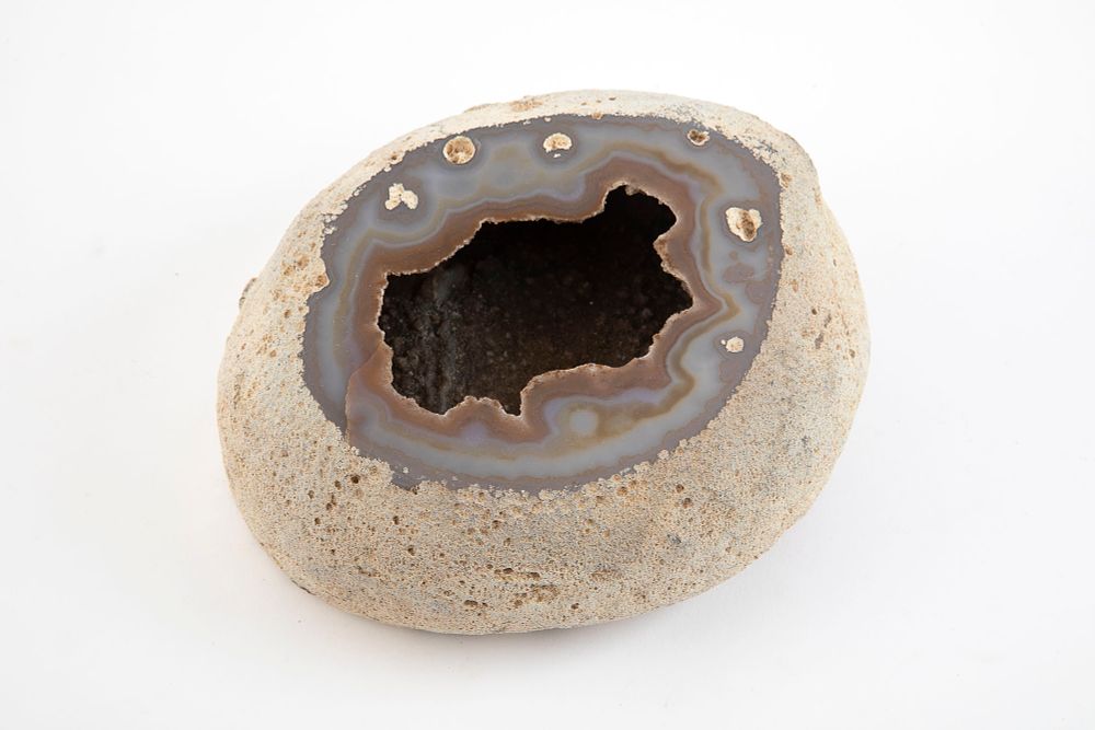 גאוֹדת (Geode) אגאט מלוטשת, מברזיל משנות ה-60 
. 17x14 ס"מ