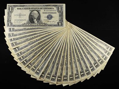 (27) SILVER CERTIFICATES 1935 ALL XF. NICE GROUP OF EARLY XF NOTES ESTIMATE $140 - $160.