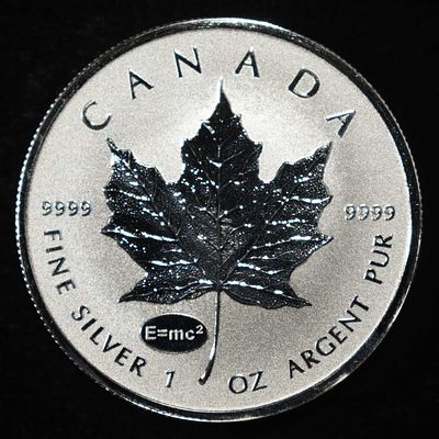 2015 MAPLE LEAF 1 OZ .999 SILVER ROUND. CHECK OUT OUR UPCOMING AUCTIONS ESTIMATE $100 - $150.