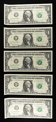 (5) CONSECUTIVE $1 FR STAR NOTES CU. FIVE CRISP UNC CONSECUTIVE SERIAL # STAR NOTES ESTIMATE $50 