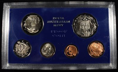 1974 AUSTRALIA PROOF SET IN FOAM, NO CERT. LEADERS IN ON-LINE AUCTIONS ESTIMATE $150 - $200.