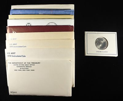 COLLECTOR LOT. 1986 50C COMMEM STATUE OF LIBERTY, 1984 MINT SET, 1989 MINT SET, 1990 MINT SET 