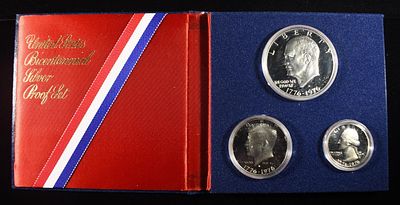1776-1976 BICENTENNIAL SILVER PROOF SET. WEEKLY COIN & CURRENCY AUCTIONS ESTIMATE $60 - $80.