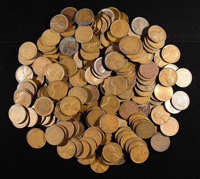 (200) 1930'S WHEAT CENTS. LEADERS IN ON-LINE AUCTIONS ESTIMATE $100 - $130.