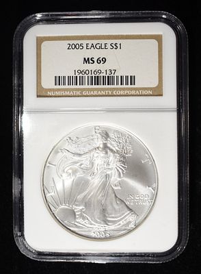 2005 AMERICAN SILVER EAGLE NGC MS69. WEEKLY COIN & CURRENCY AUCTIONS ESTIMATE $120 - $170.