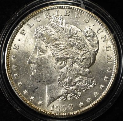 1900 MORGAN DOLLAR CH BU. WEEKLY COIN & CURRENCY AUCTIONS ESTIMATE $100 - $130.