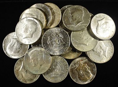 (20) 40% SILVER KENNEDY HALF DOLLARS. TOP RATED AUCTION HOUSE ESTIMATE $340 - $390.
