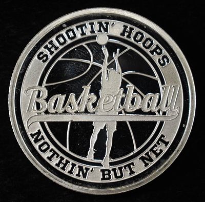 BASKETBALL 1 OZ .999 SILVER ROUND. WEEKLY COIN & CURRENCY AUCTIONS ESTIMATE $110 - $160.