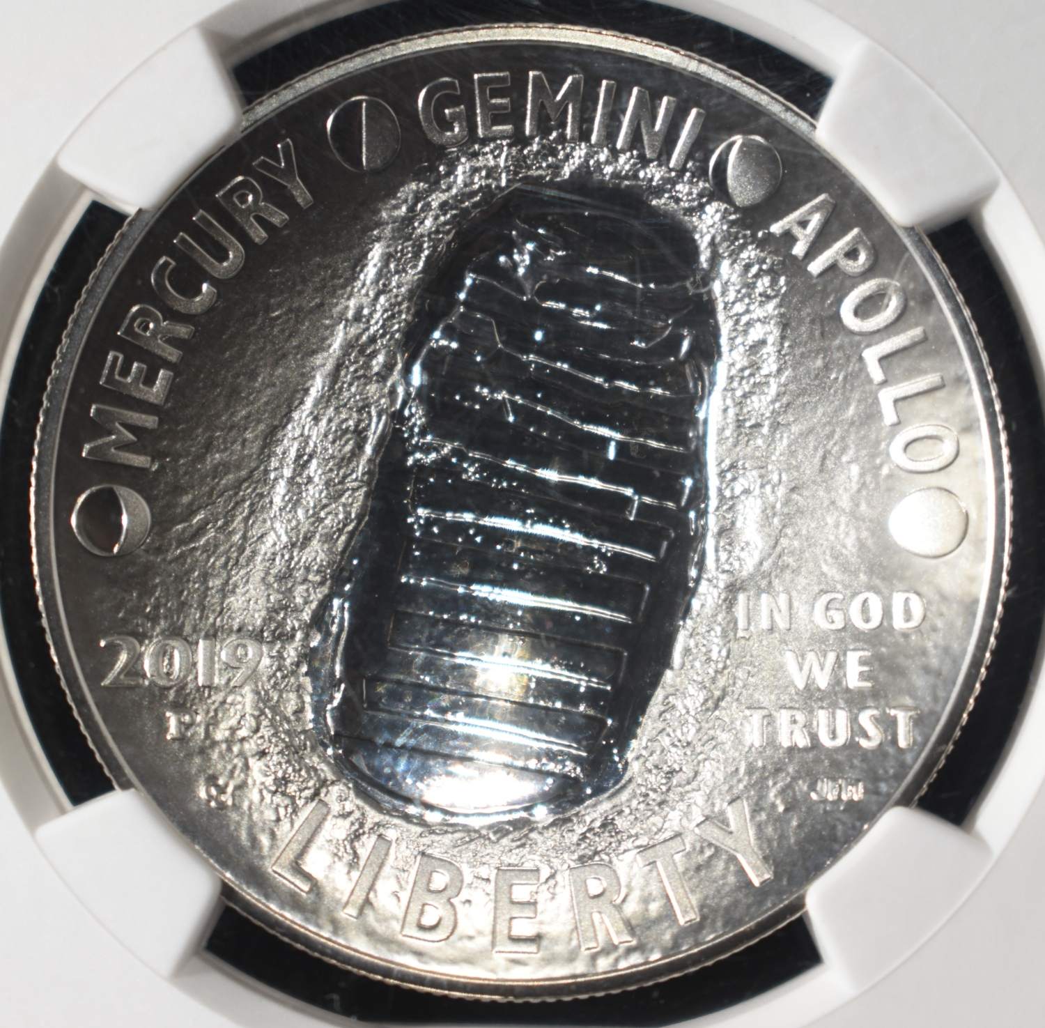 2019-P COMMEM $1 APOLLO 11 0.999 SILVER NGC MS70