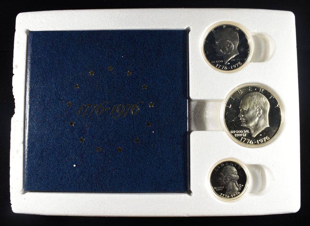 1976 SILVER 3 COIN PROOF SET. CHECK OUT OUR UPCOMING AUCTIONS ESTIMATE $75 - $100.