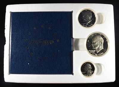 1976 SILVER 3 COIN PROOF SET. CHECK OUT OUR UPCOMING AUCTIONS ESTIMATE $75 - $100.