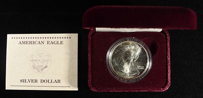 1990 AMERICAN SILVER EAGLE PROOF. WEEKLY COIN & CURRENCY AUCTIONS ESTIMATE $100 - $150.