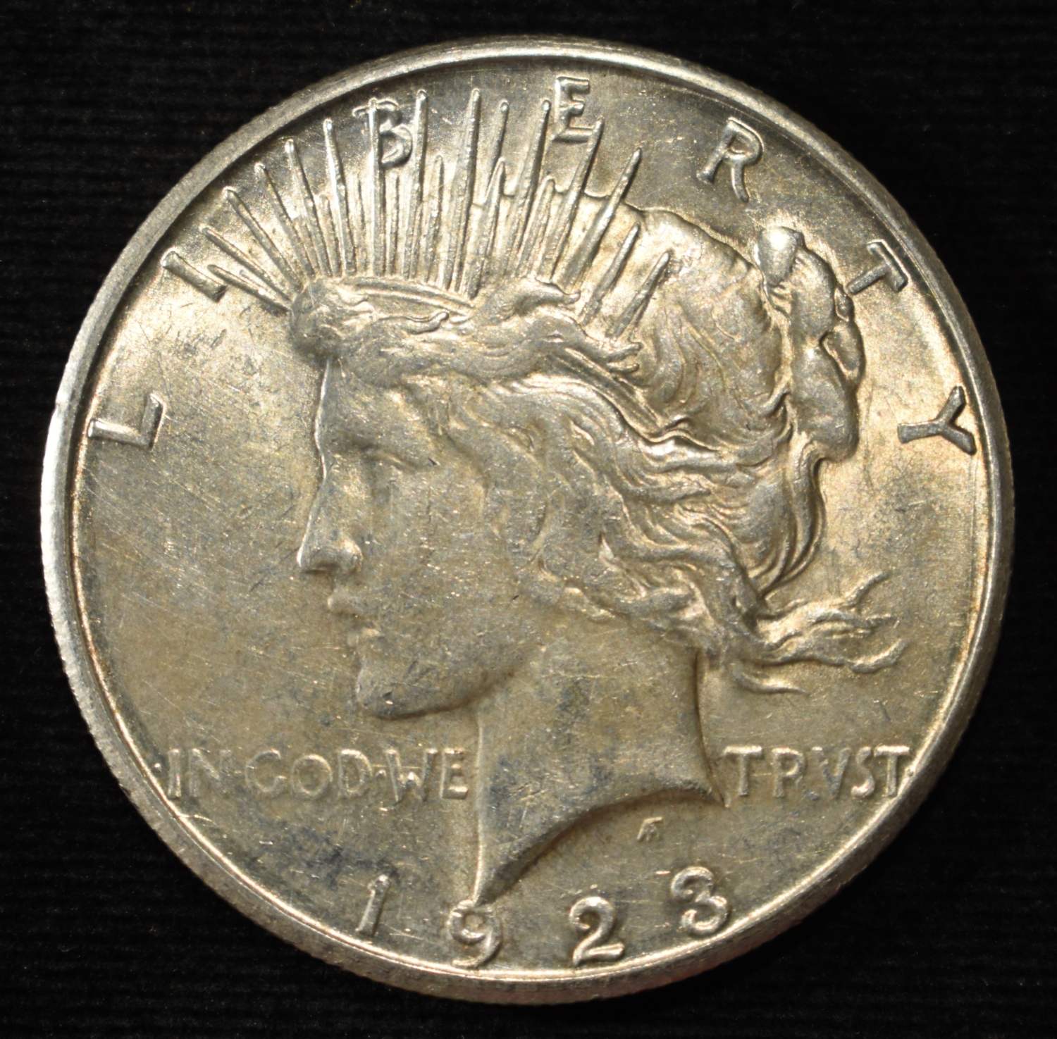 1923-S PEACE DOLLAR AU