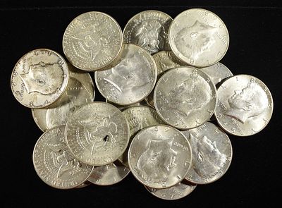 (20) 40% SILVER KENNEDY HALF DOLLARS. WEEKLY COIN & CURRENCY AUCTIONS ESTIMATE $370 - $470.