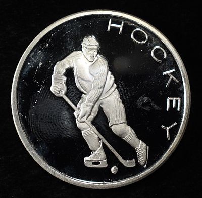 HOCKEY 1 OZ .999 SILVER ROUND. LEADERS IN ON-LINE AUCTIONS ESTIMATE $100 - $150.