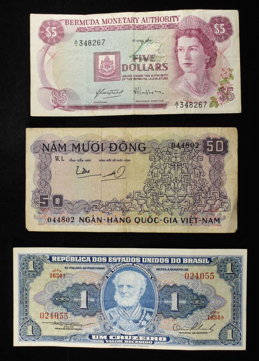 COLLECTORS LOT OF FOREIGN CURRENCY