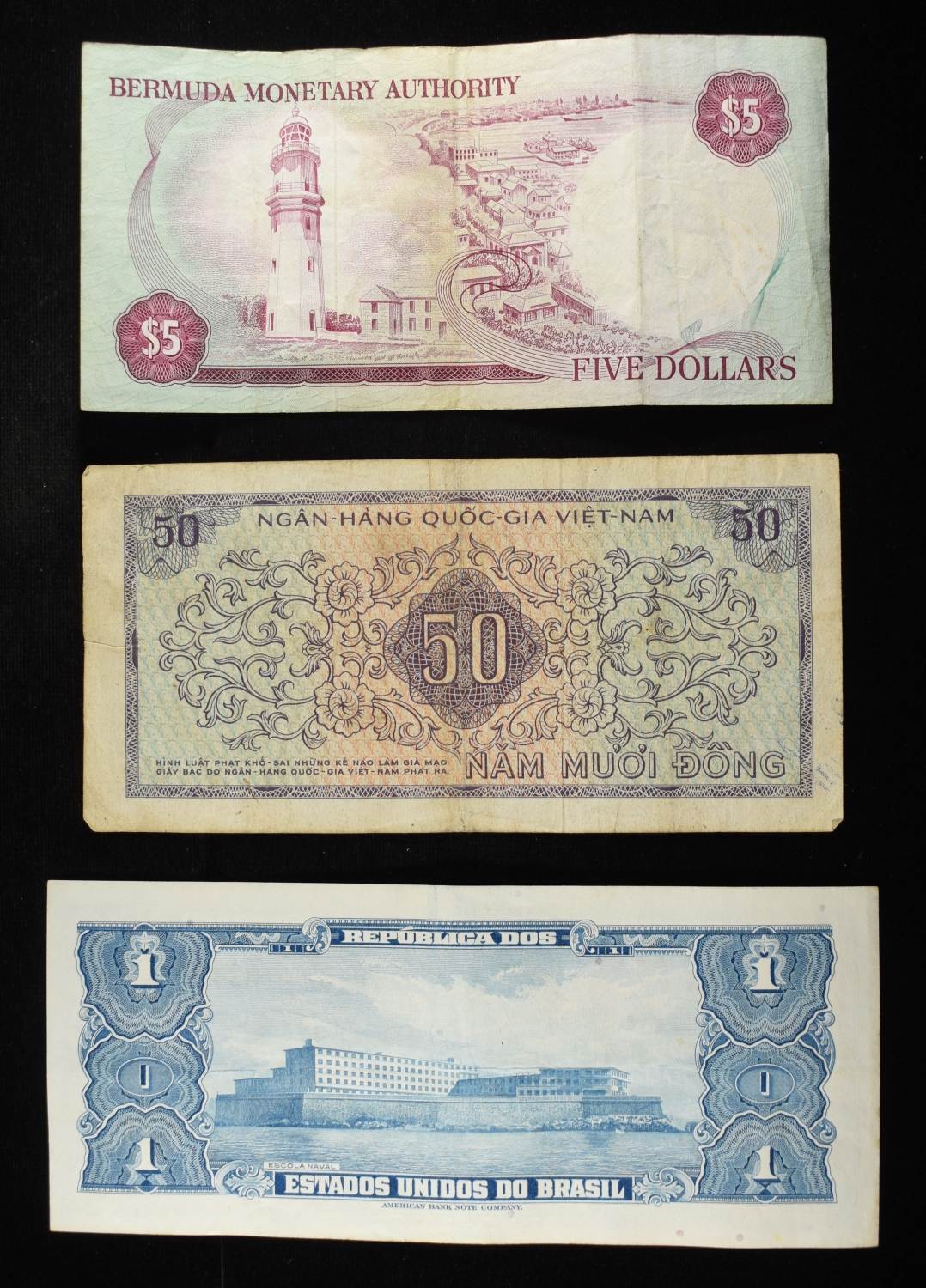 COLLECTORS LOT OF FOREIGN CURRENCY