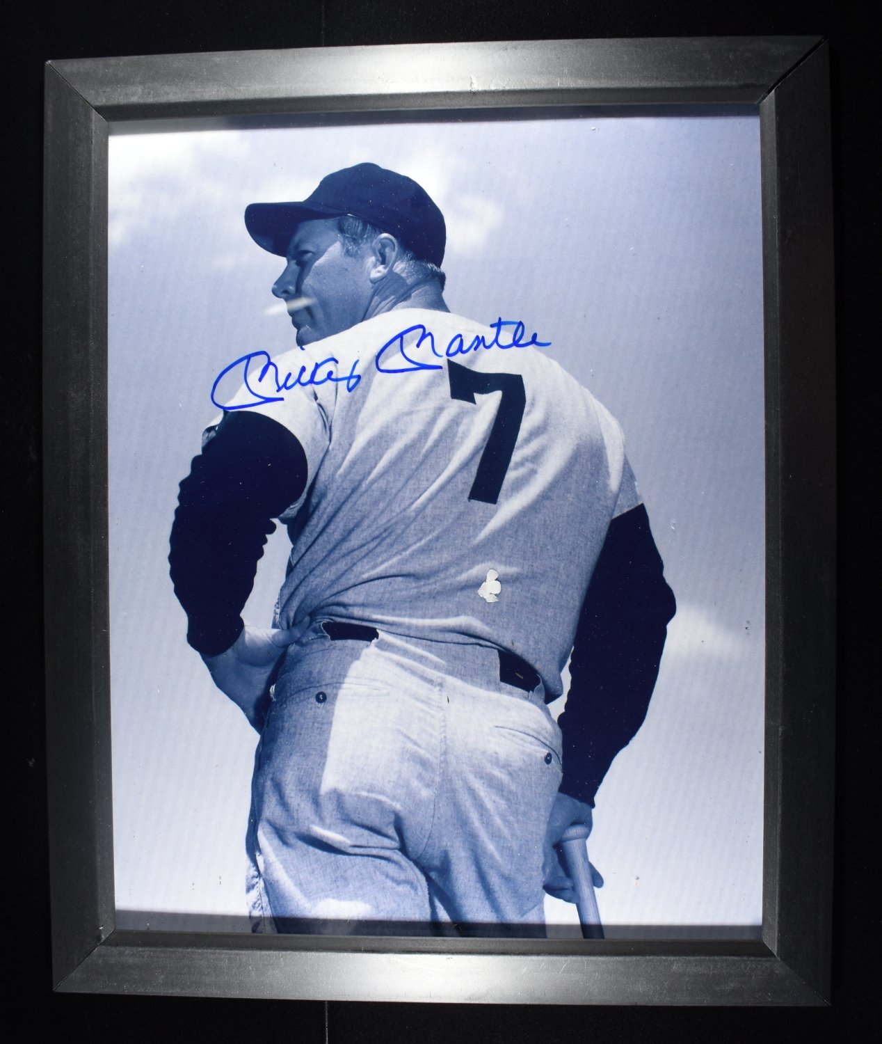 MICKEY MANTLE 8X10 SIGNED PHOTO W/COA